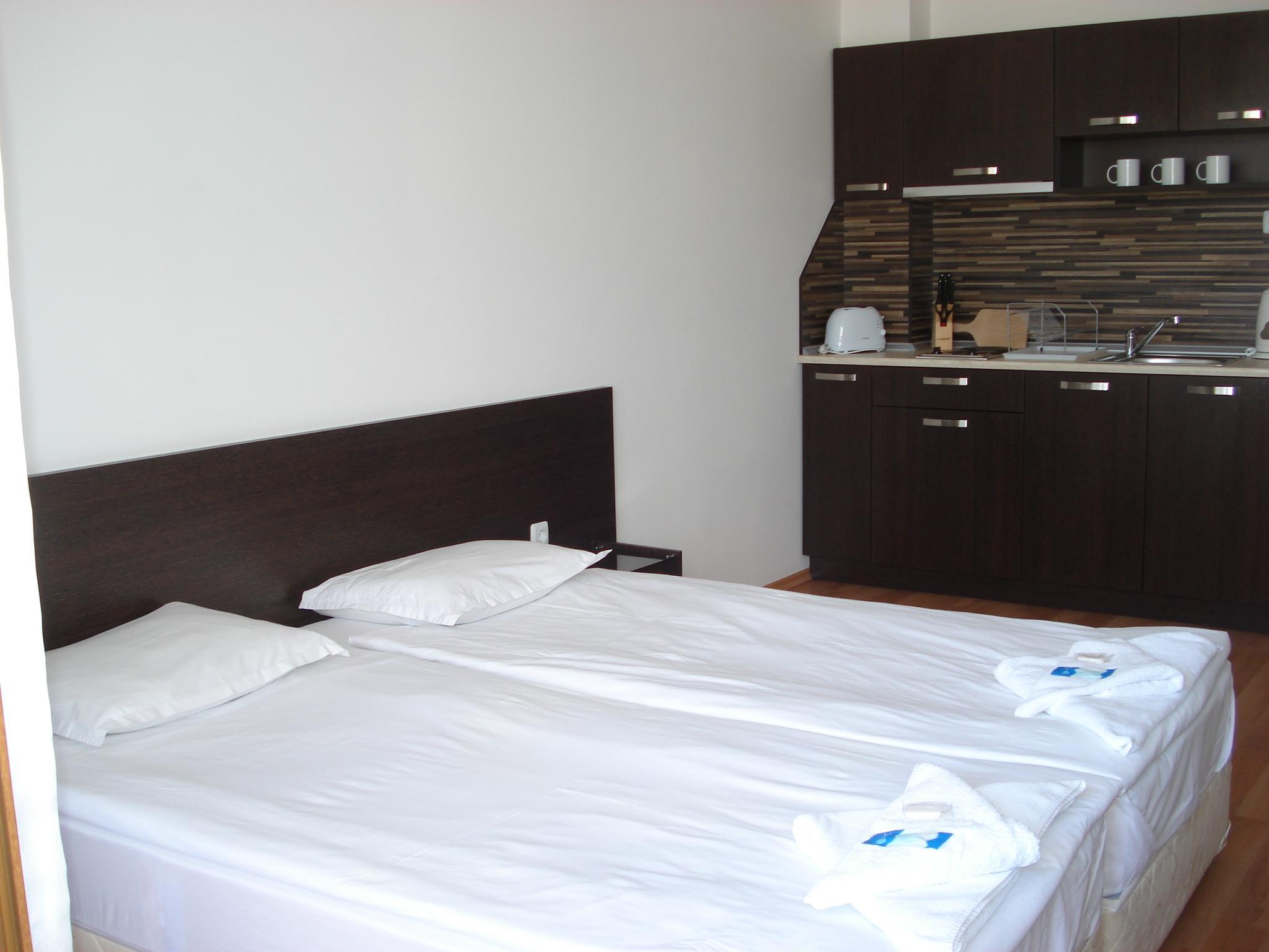 Apart Hotel Happy Солнечный берег Экстерьер фото